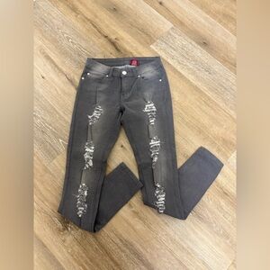 T&Y Fashion Woman’s Distressed Gray Skinny Jeans Size 3/4 Y2K